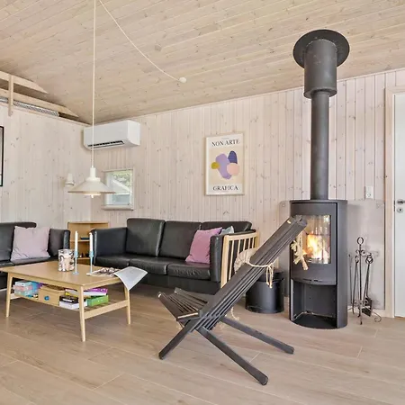 בית נופש Beautiful Home In Bjert With Kitchen Sønder Bjert